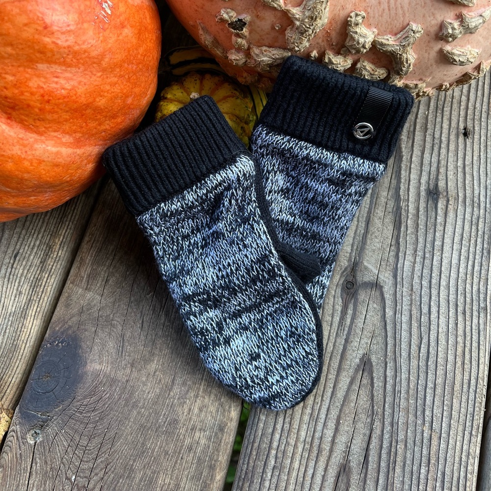 Girls Lululemon mittens